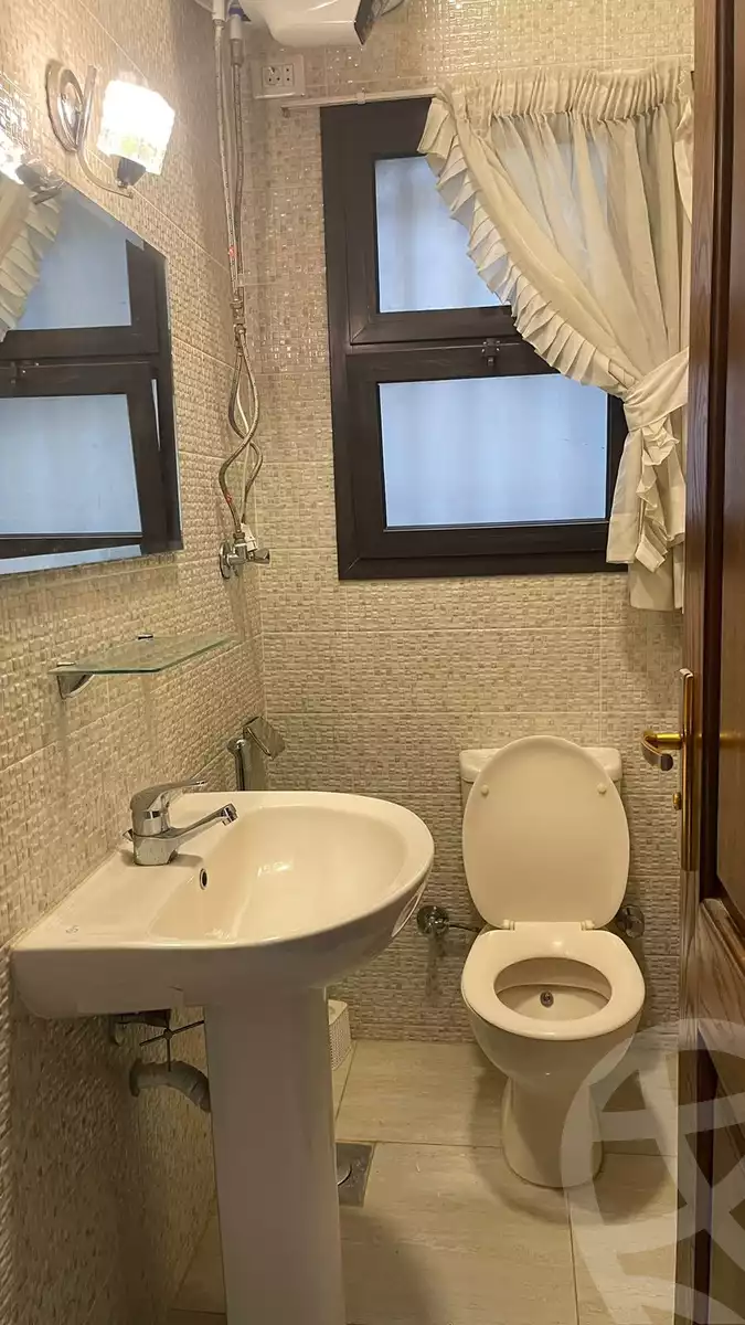 https://aqarmap.com.eg/en/listing/5983480-for-rent-cairo-el-sheikh-zayed-city-compounds-kmbwnd-wyst-twn-swdyk