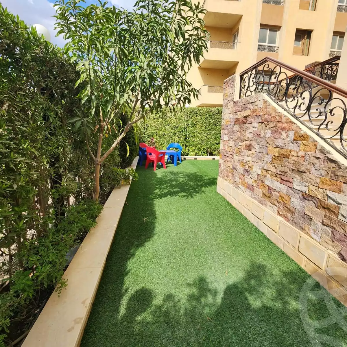 https://aqarmap.com.eg/ar/listing/5986561-for-sale-cairo-el-sheikh-zayed-city-compounds-el-khamayel