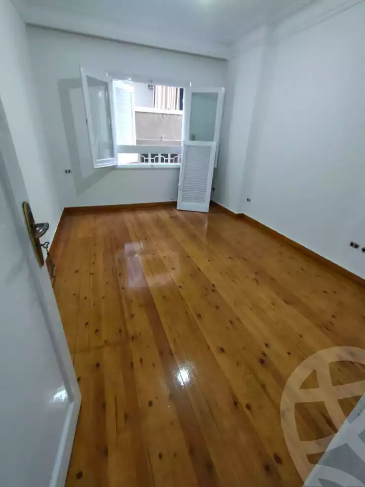 https://aqarmap.com.eg/ar/listing/5993342-for-sale-alexandria-bolekly-abou-quer-st