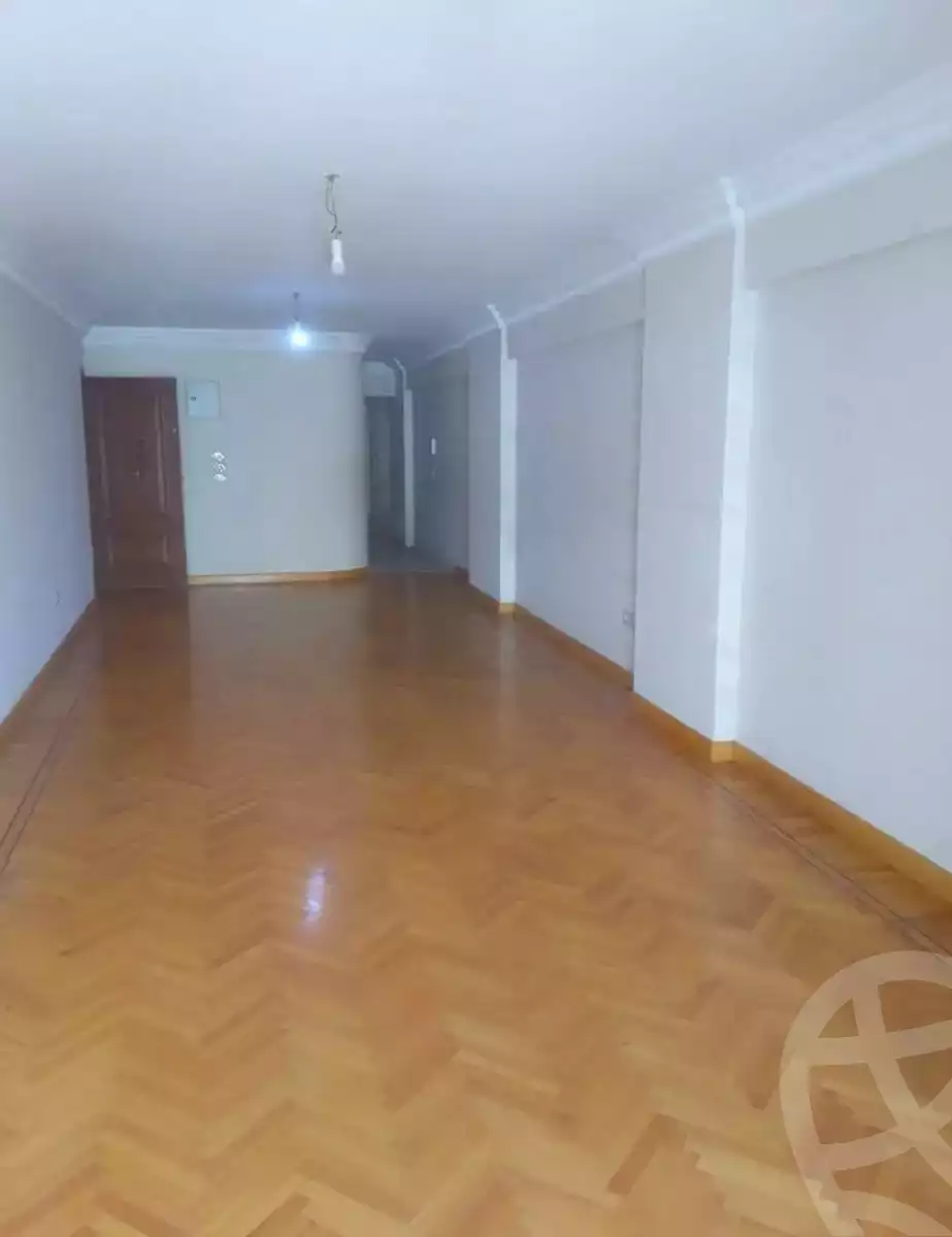 https://aqarmap.com.eg/ar/listing/5996047-for-sale-alexandria-ganaklis-shr-mrtdy-bsh
