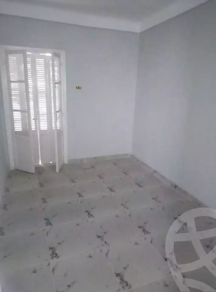 https://aqarmap.com.eg/en/listing/6008264-for-sale-alexandria-krmwz