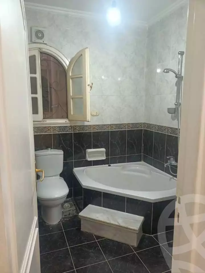 https://aqarmap.com.eg/ar/listing/6024941-for-sale-alexandria-ganaklis-shr-mrtdy-bsh