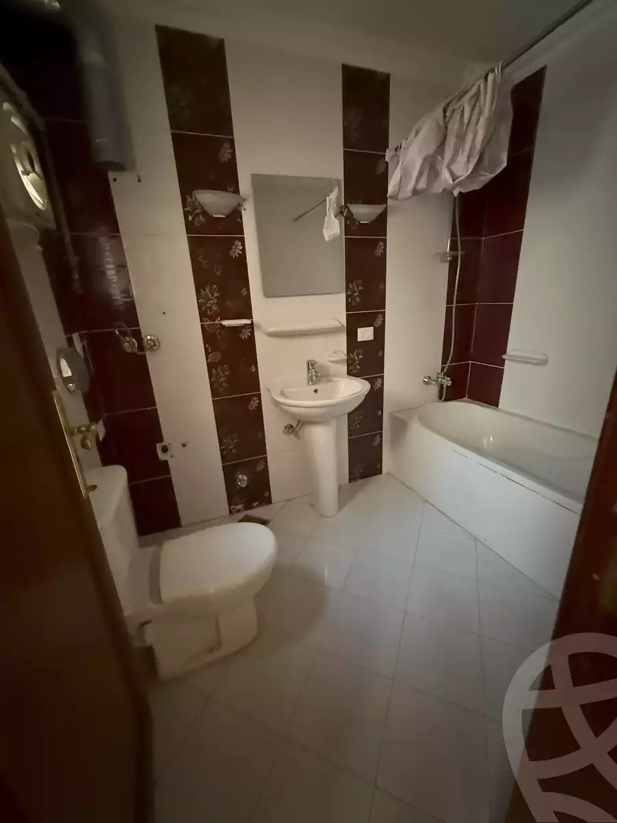 https://aqarmap.com.eg/ar/listing/6005510-for-sale-cairo-new-cairo-el-narges-el-narges-omarat-ibrahim-el-helbawy-st