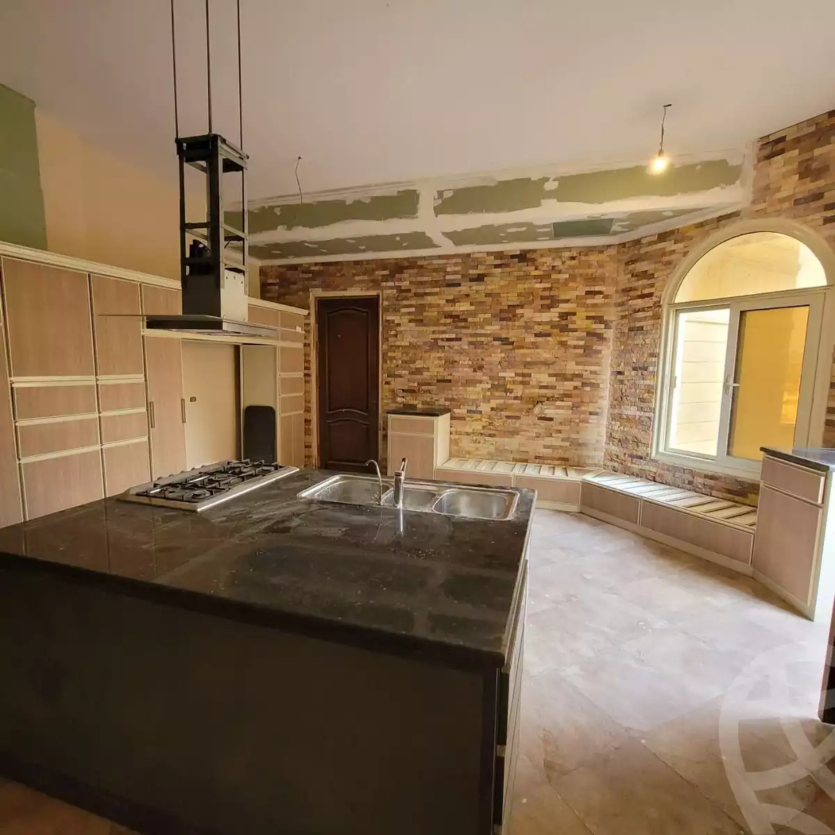 https://aqarmap.com.eg/en/listing/6048929-for-sale-cairo-el-sheikh-zayed-city-compounds-royal-city