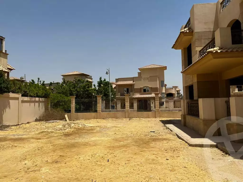 https://aqarmap.com.eg/en/listing/6048964-for-sale-cairo-el-sheikh-zayed-city-compounds-royal-city