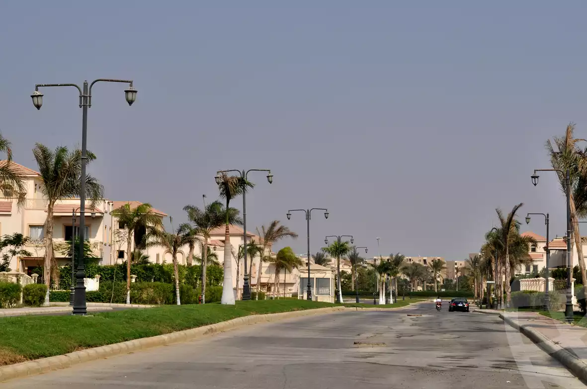 https://aqarmap.com.eg/en/listing/6060300-for-sale-cairo-el-sheikh-zayed-city-compounds-greens
