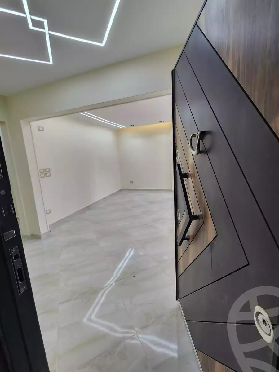 https://aqarmap.com.eg/en/listing/6068825-for-sale-cairo-el-sheikh-zayed-city-compounds-el-khamayel