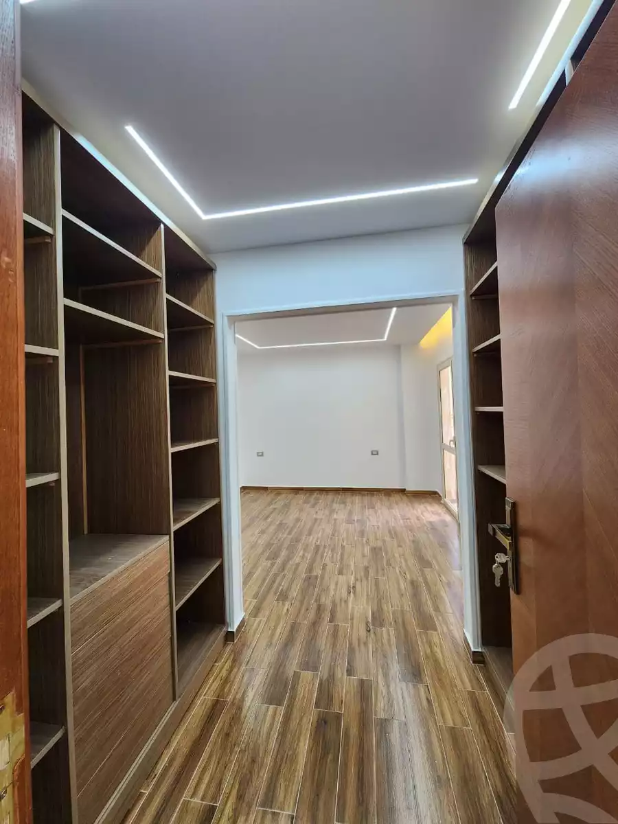 https://aqarmap.com.eg/en/listing/6068915-for-sale-cairo-el-sheikh-zayed-city-compounds-el-khamayel