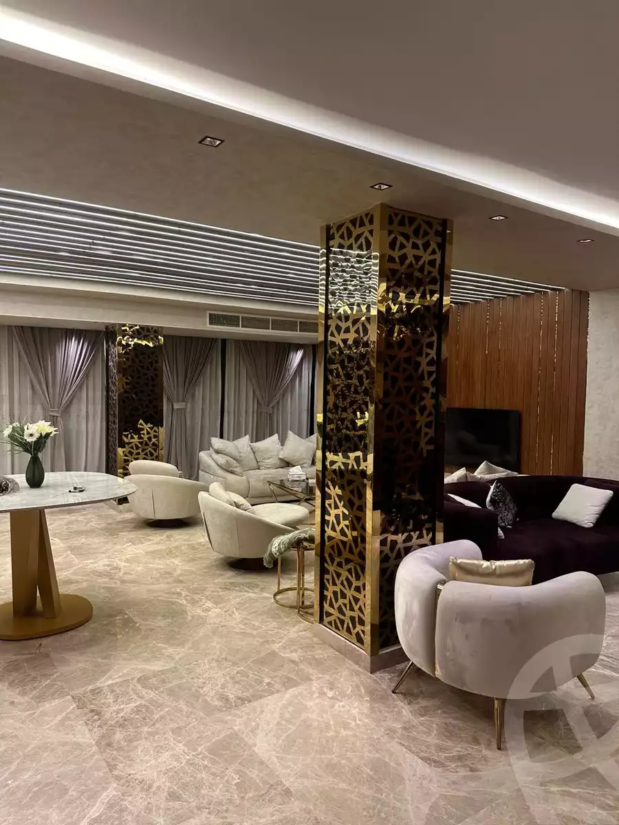 https://aqarmap.com.eg/en/listing/6083985-for-sale-cairo-el-sheikh-zayed-city-compounds-royal-city