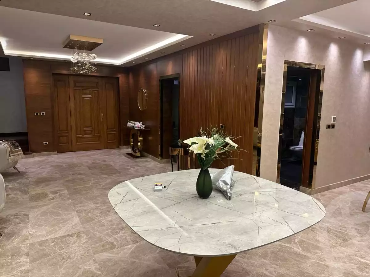 https://aqarmap.com.eg/en/listing/6083985-for-sale-cairo-el-sheikh-zayed-city-compounds-royal-city
