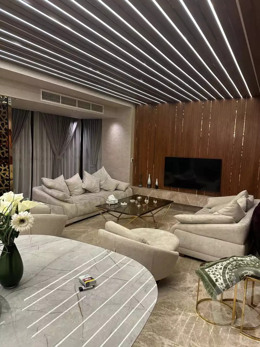 https://aqarmap.com.eg/en/listing/6083985-for-sale-cairo-el-sheikh-zayed-city-compounds-royal-city