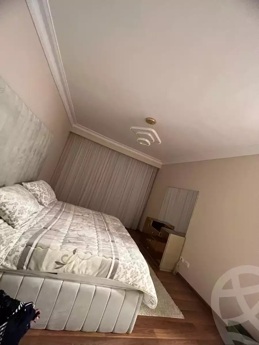 https://aqarmap.com.eg/ar/listing/6087451-for-rent-cairo-el-sheikh-zayed-city-compounds-kmbwnd-wyst-twn-swdyk