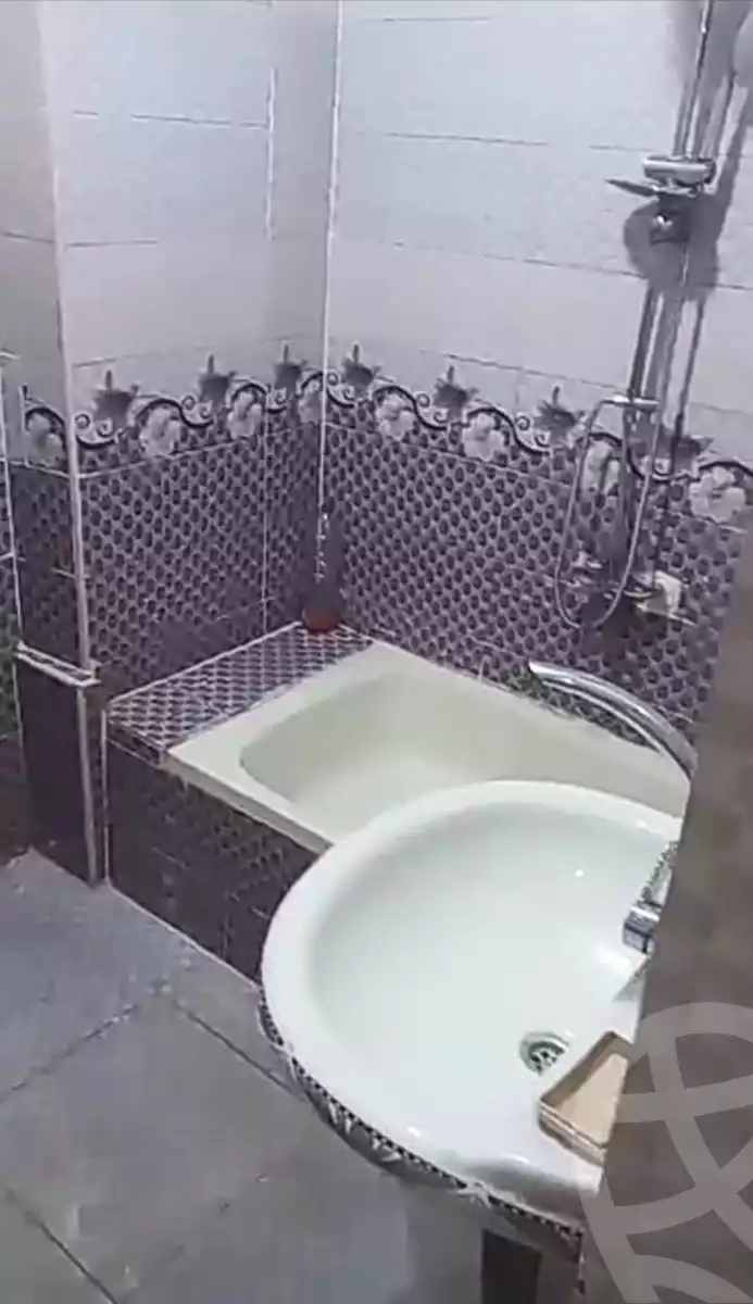 https://aqarmap.com.eg/en/listing/6091532-for-sale-cairo-ain-shams-6-october-st