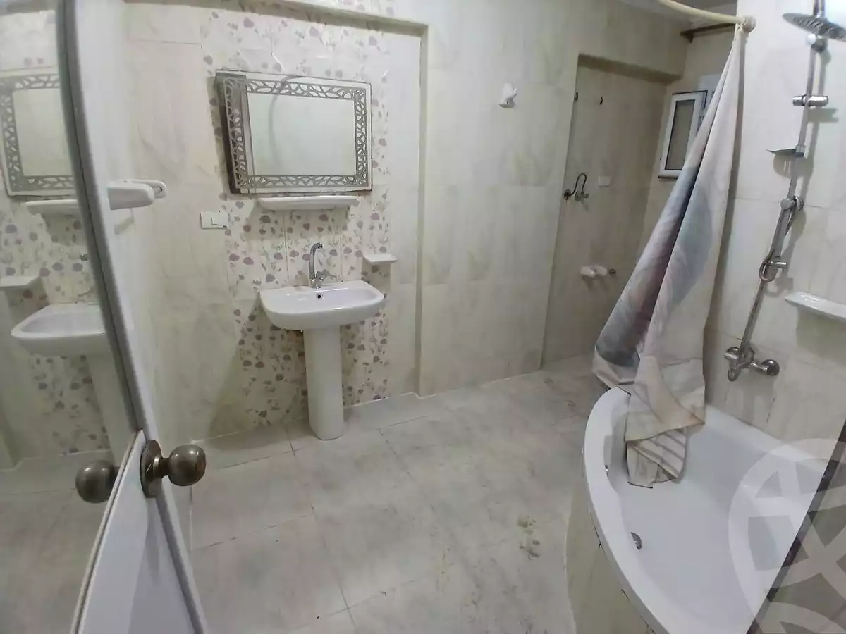 https://aqarmap.com.eg/en/listing/6098006-for-sale-alexandria-l-jmy-lbytsh-bianchiii-el-arbaeen-st