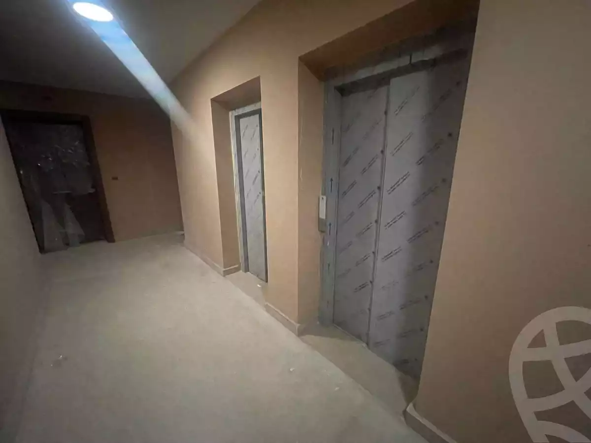 https://aqarmap.com.eg/en/listing/6105237-for-sale-cairo-el-sheikh-zayed-city-compounds-kmbwnd-fyldj-wyst-dr-llttwyr