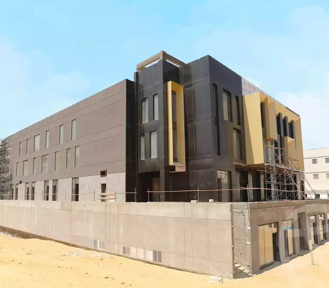 https://aqarmap.com.eg/ar/listing/6105749-for-sale-cairo-new-cairo-compounds-n-skwyr-mwl-nfynyty-llttwyr