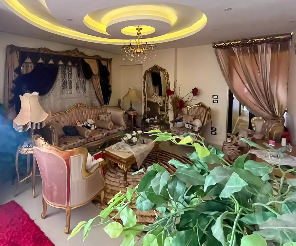 https://aqarmap.com.eg/ar/listing/6123373-for-sale-alexandria-camp-cesar-abd-el-moneim-sanad-st
