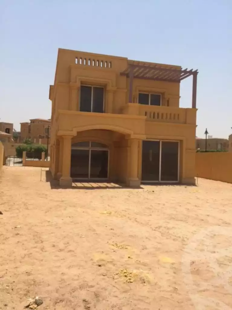 https://aqarmap.com.eg/en/listing/6143568-for-sale-cairo-el-sheikh-zayed-city-compounds-royal-meadows