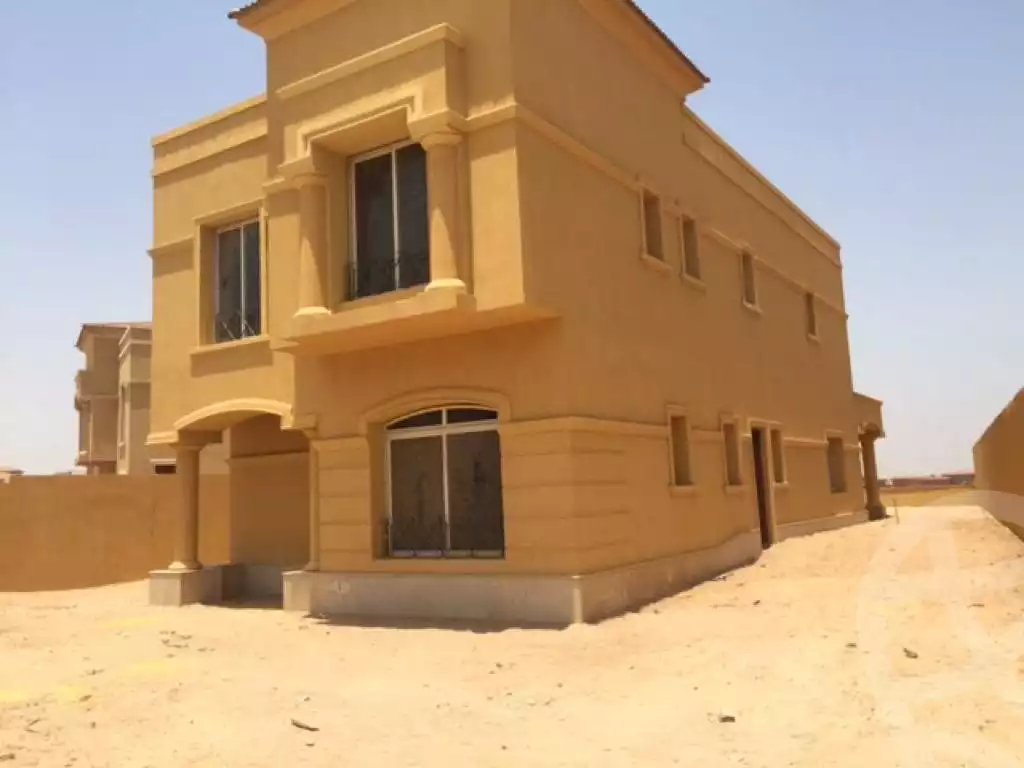 https://aqarmap.com.eg/en/listing/6143568-for-sale-cairo-el-sheikh-zayed-city-compounds-royal-meadows