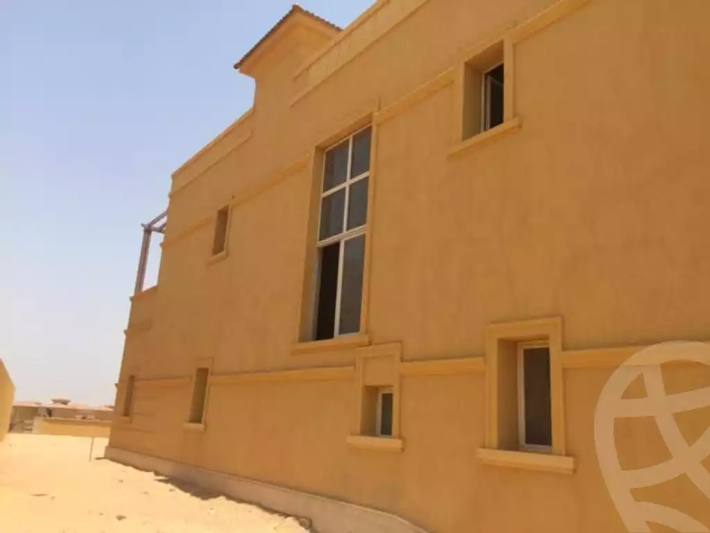 https://aqarmap.com.eg/en/listing/6147751-for-sale-cairo-el-sheikh-zayed-city-compounds-royal-meadows