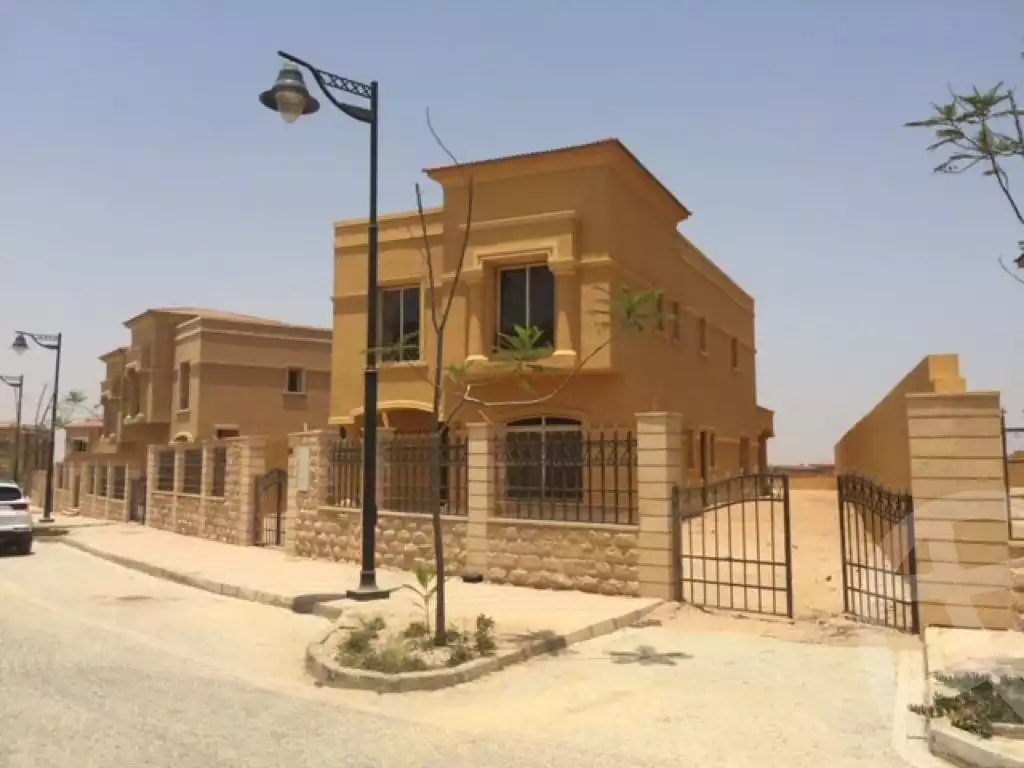 https://aqarmap.com.eg/en/listing/6147751-for-sale-cairo-el-sheikh-zayed-city-compounds-royal-meadows