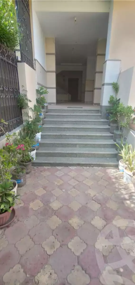 https://aqarmap.com.eg/en/listing/6169798-for-sale-cairo-al-oubour-el-hay-el-khames-mahmoud-younis-st