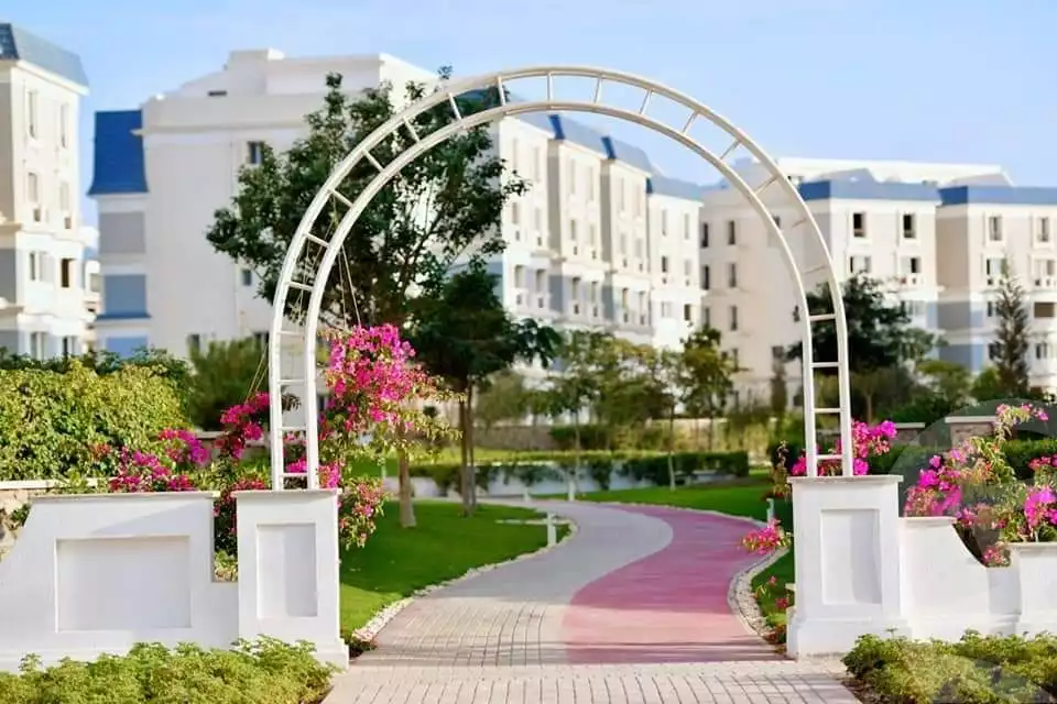 https://aqarmap.com.eg/ar/listing/6178066-for-sale-cairo-new-cairo-compounds-mountain-view-hyde-park