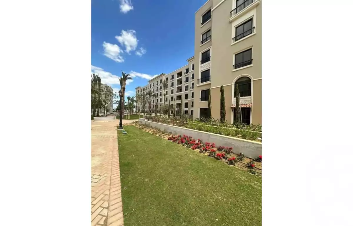 https://aqarmap.com.eg/en/listing/6208881-for-sale-cairo-el-sheikh-zayed-city-compounds-kmbwnd-fyldj-wyst-dr-llttwyr