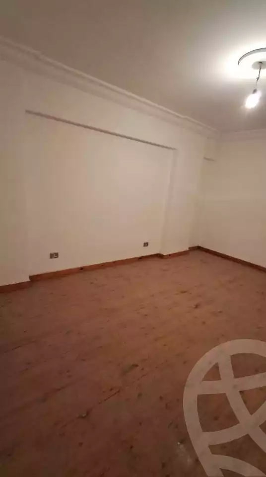 https://aqarmap.com.eg/en/listing/6222761-for-sale-alexandria-ganaklis-el-arwam-church-st