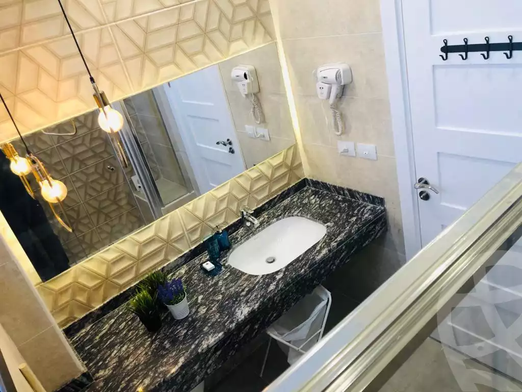 https://aqarmap.com.eg/en/listing/6227370-for-rent-cairo-el-sheikh-zayed-city-compounds-kmbwnd-wyst-twn-swdyk