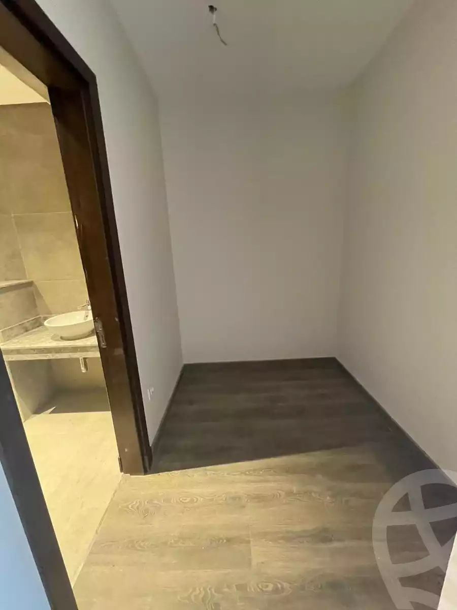 https://aqarmap.com.eg/ar/listing/6228769-for-rent-cairo-el-sheikh-zayed-city-compounds-zyd-wr-llttwyr-park-towers-zed-el-sheikh-zayed-compound