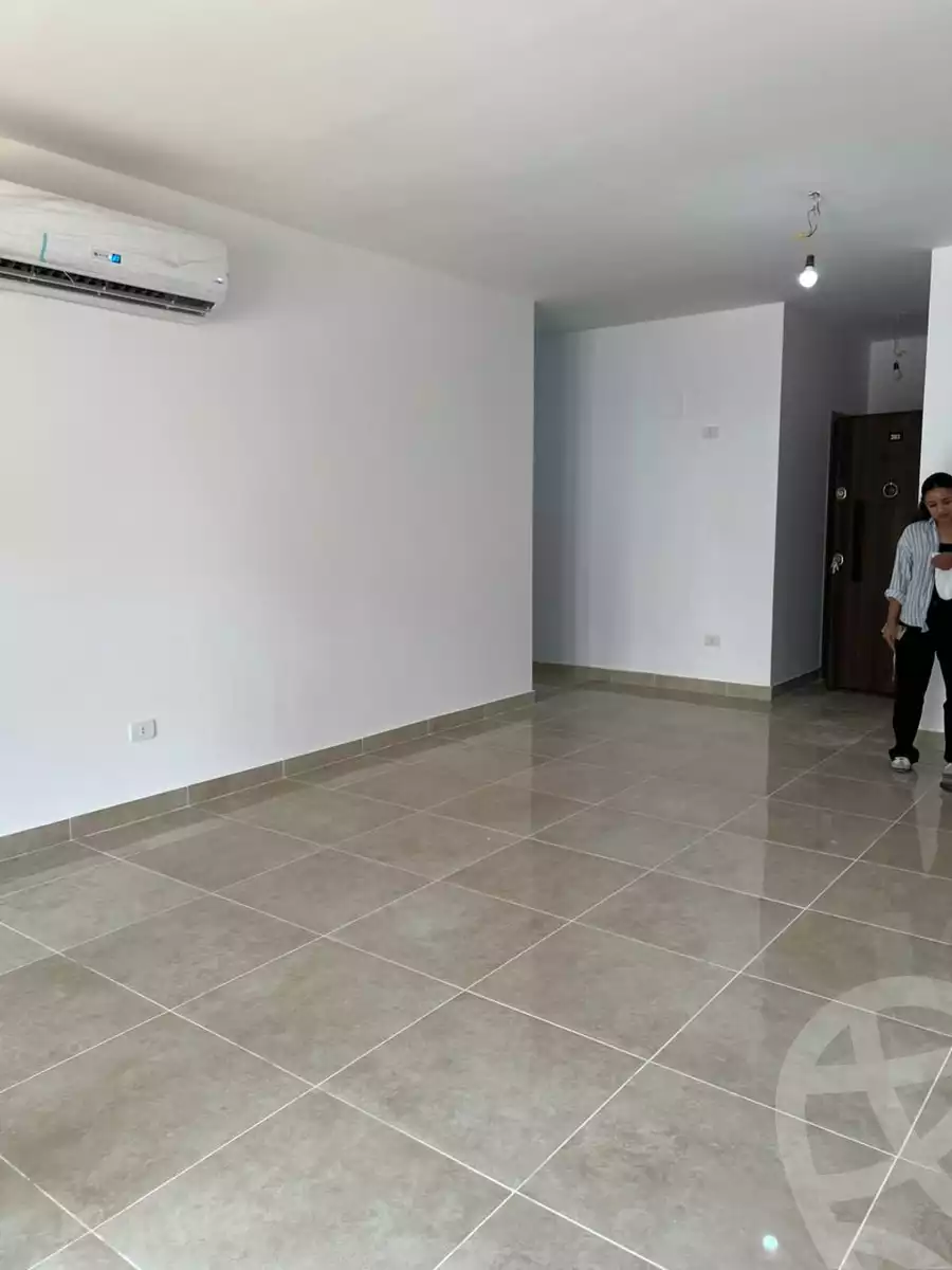 https://aqarmap.com.eg/ar/listing/6230207-for-rent-cairo-new-cairo-compounds-fifth-square