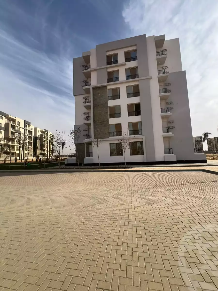https://aqarmap.com.eg/en/listing/6230794-for-sale-cairo-el-sheikh-zayed-city-lshykh-zyd-ljdyd-west-view-residence-hdp