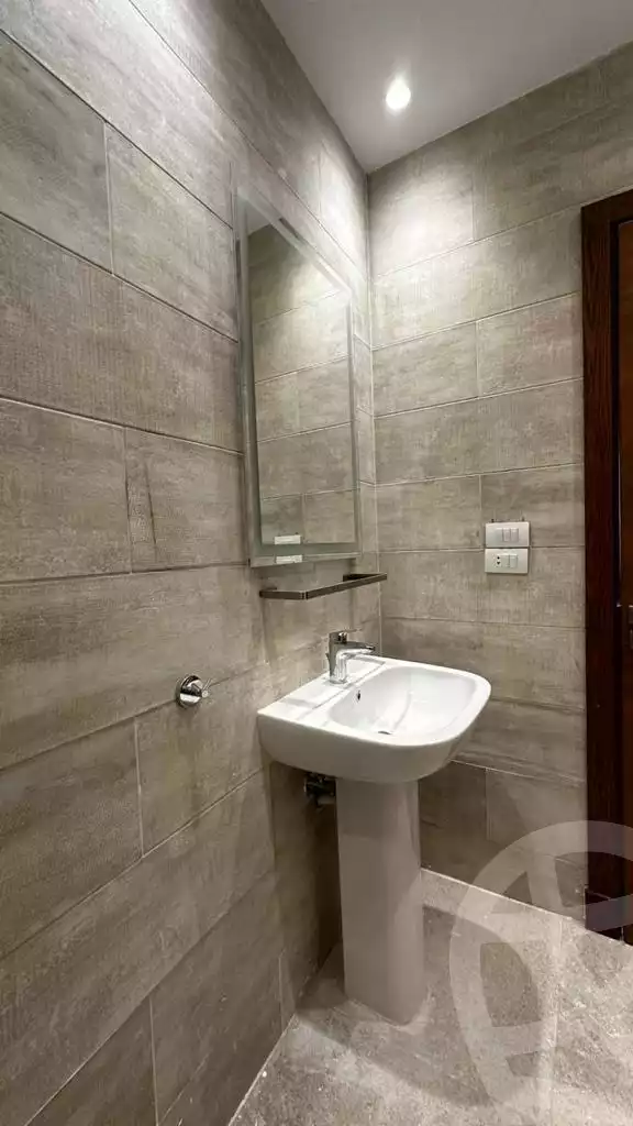 https://aqarmap.com.eg/ar/listing/6234644-for-rent-cairo-new-cairo-compounds-villette-kmbwnd-sky-kwndwz-swdyk-villette