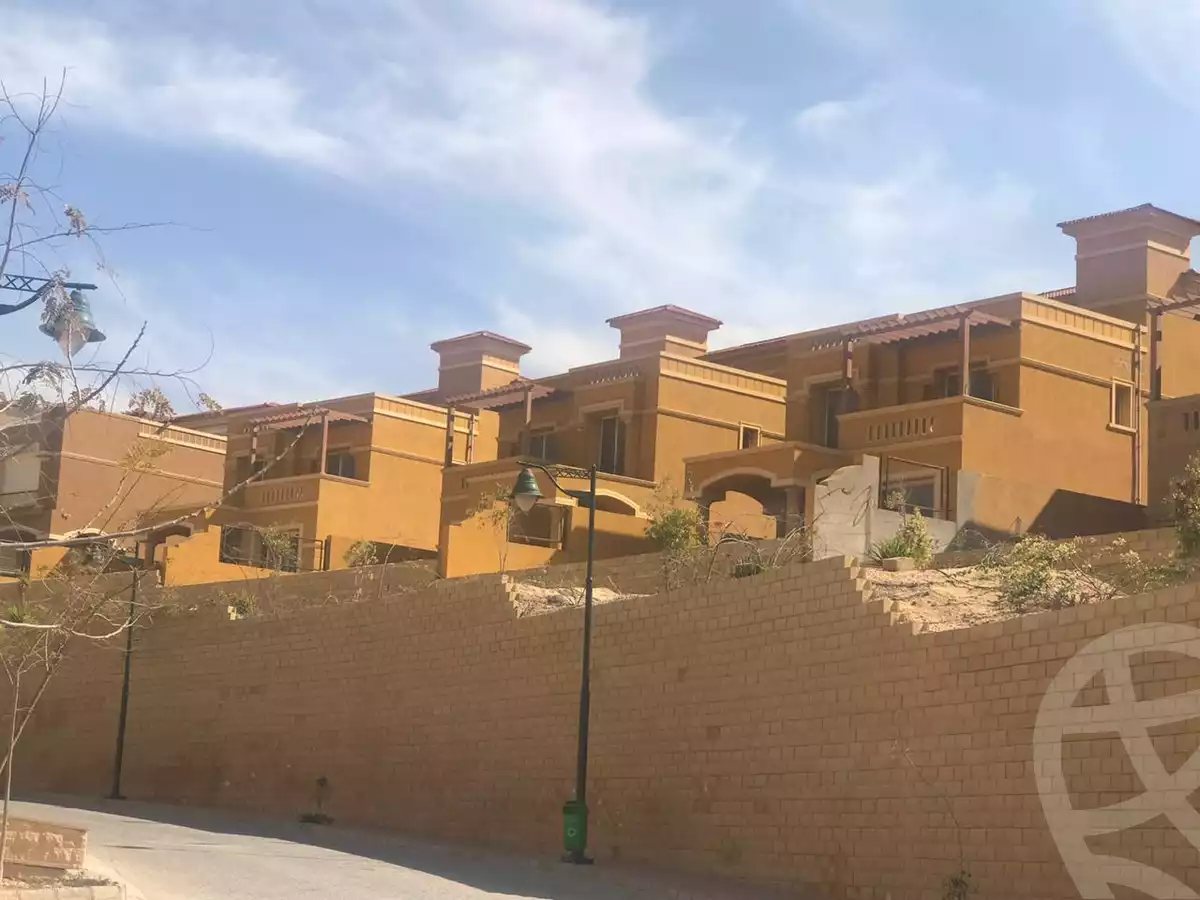 https://aqarmap.com.eg/en/listing/6237676-for-sale-cairo-el-sheikh-zayed-city-compounds-royal-meadows