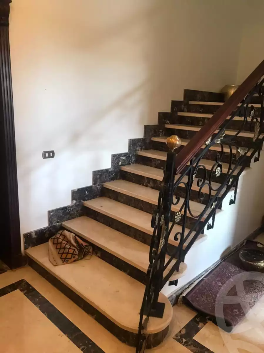 https://aqarmap.com.eg/en/listing/6237676-for-sale-cairo-el-sheikh-zayed-city-compounds-royal-meadows