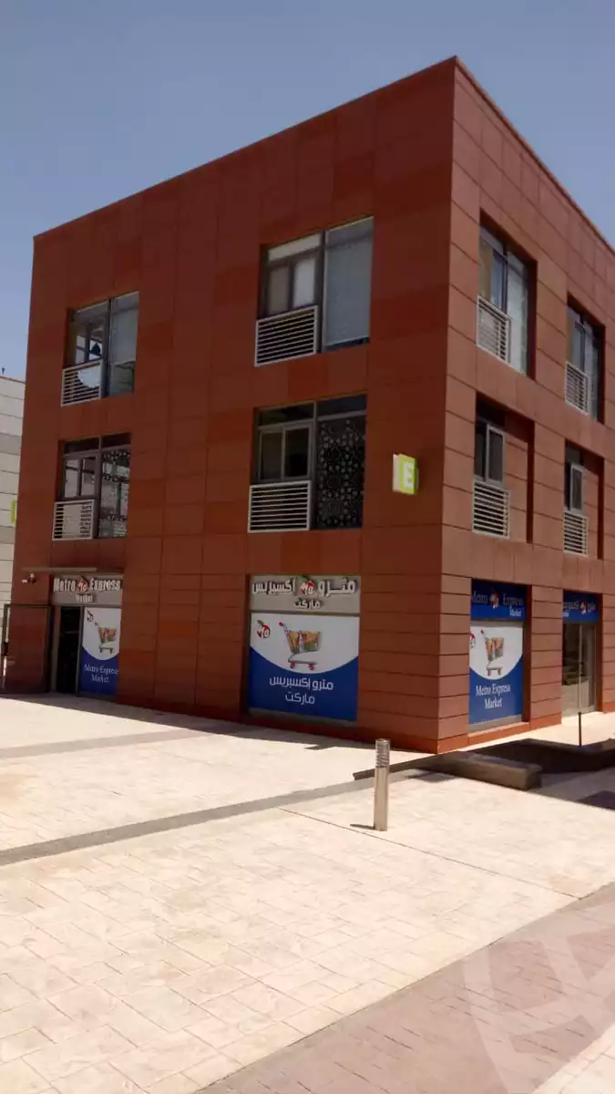 https://aqarmap.com.eg/en/listing/6238081-for-sale-cairo-el-sheikh-zayed-city-compounds-the-courtyard-mall-dorra