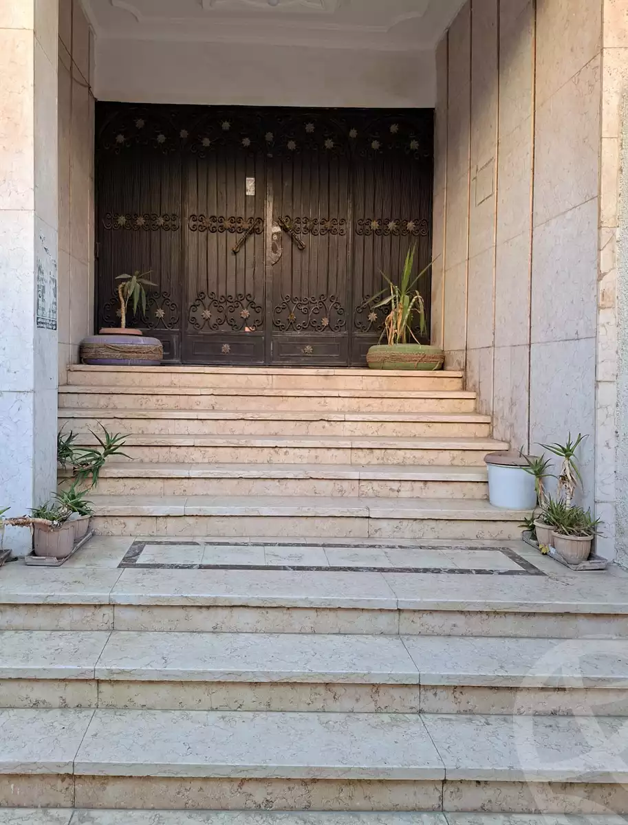 https://aqarmap.com.eg/ar/listing/6239051-for-sale-cairo-6th-of-october-el-ahyaa-neighborhood-3rd-no-14-hasan-soltan-st