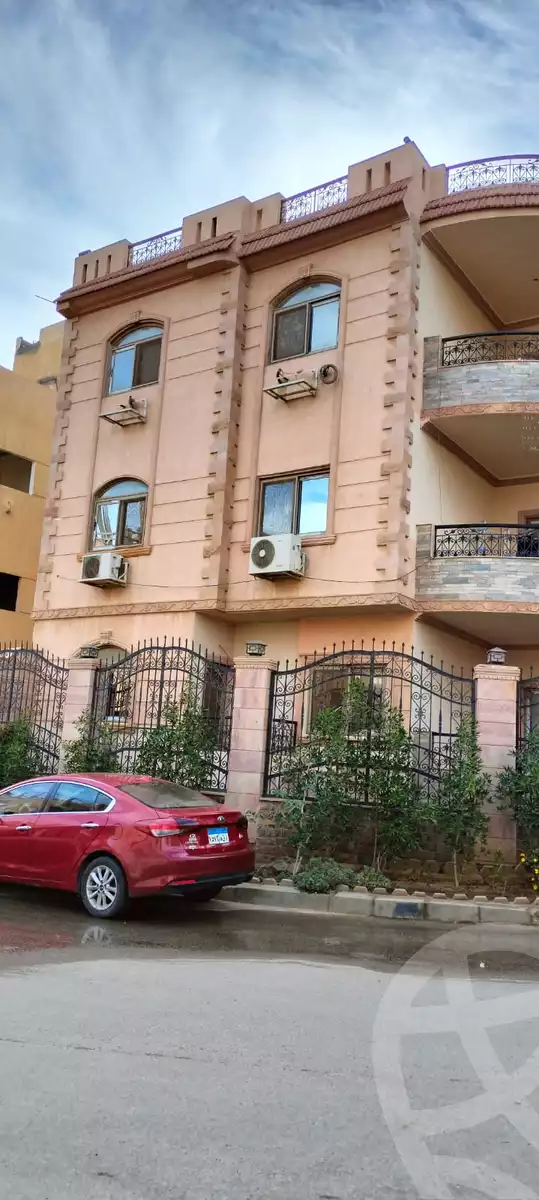 https://aqarmap.com.eg/ar/listing/6241901-for-sale-cairo-new-cairo-first-settlement-mhwr-mstfy-kml