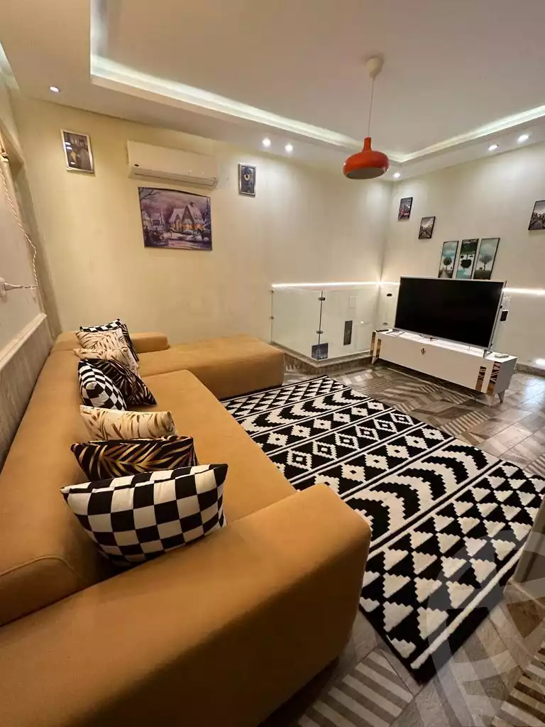 https://aqarmap.com.eg/ar/listing/6255518-for-rent-cairo-el-sheikh-zayed-city-compounds-kmbwnd-wyst-twn-swdyk