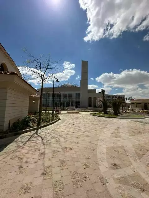 https://aqarmap.com.eg/en/listing/6256906-for-sale-cairo-el-sheikh-zayed-city-compounds-kmbwnd-fyldj-wyst-dr-llttwyr
