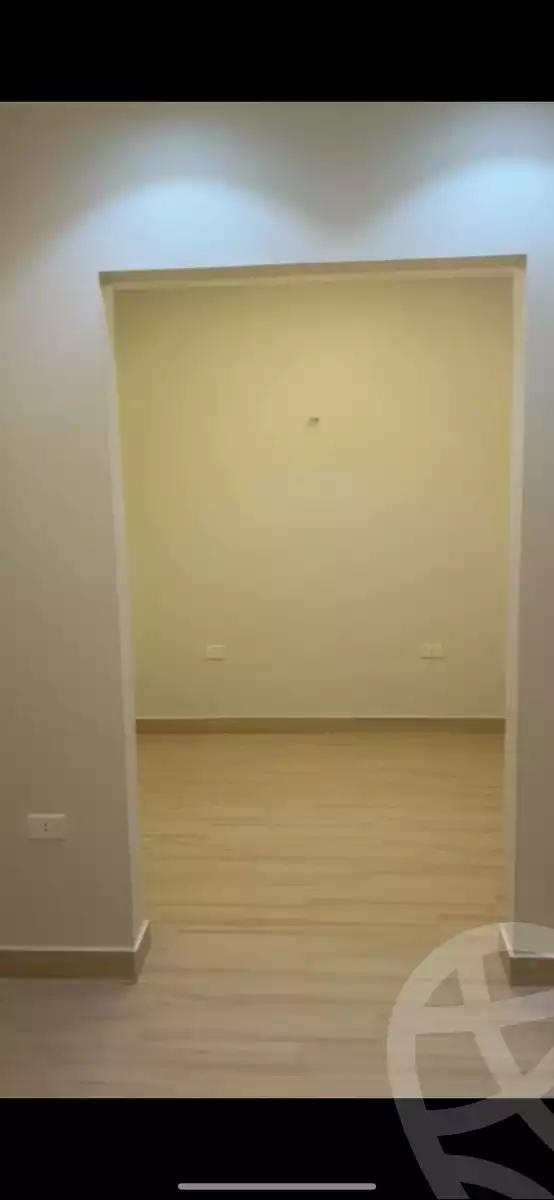https://aqarmap.com.eg/ar/listing/6259840-for-rent-cairo-new-cairo-compounds-hyde-park-centre-ville-hyde-park