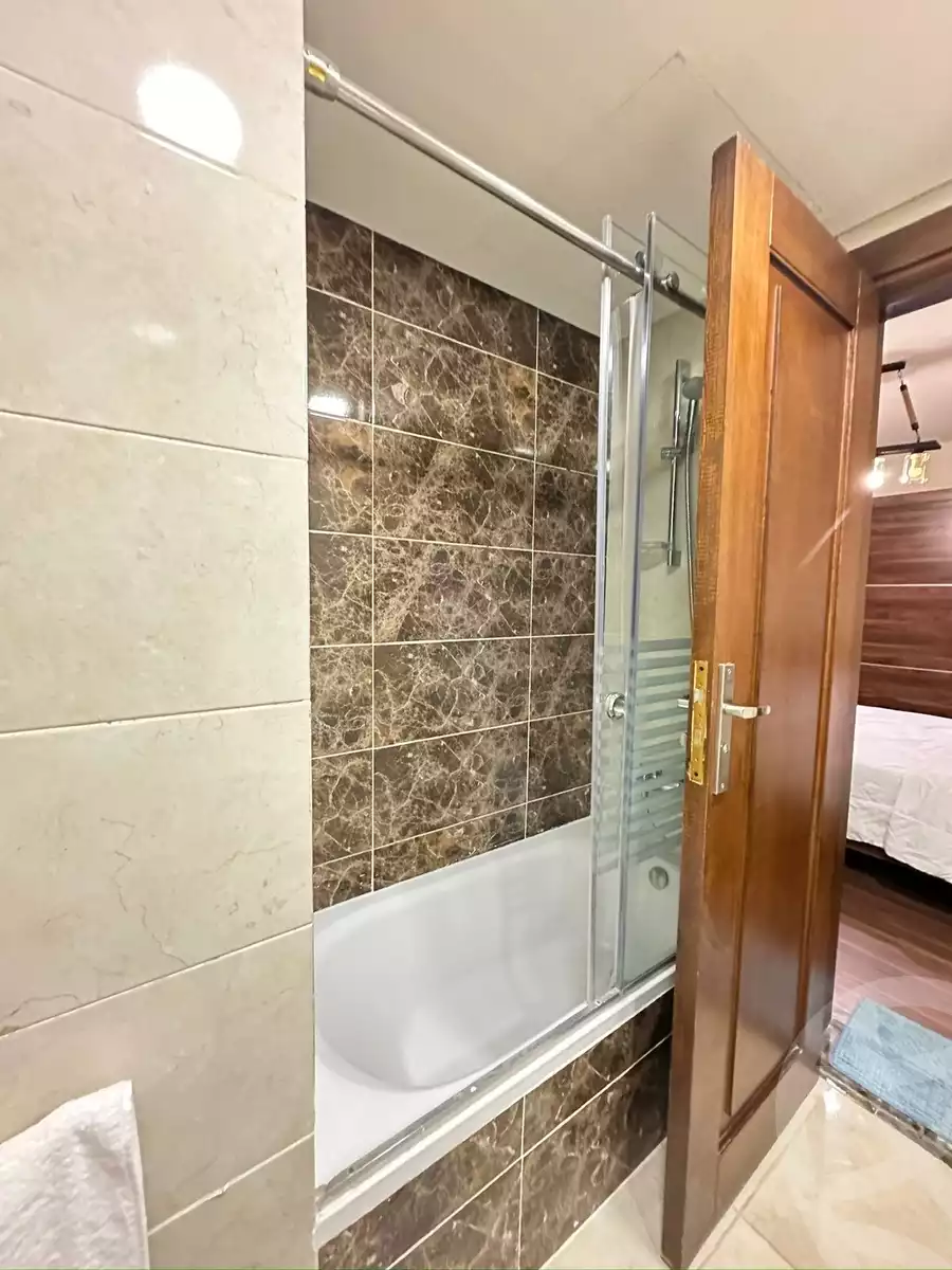https://aqarmap.com.eg/ar/listing/6261128-for-rent-cairo-new-cairo-compounds-porto-cairo-mall
