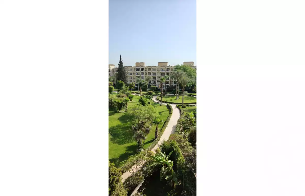 https://aqarmap.com.eg/en/listing/6262835-for-sale-cairo-el-sheikh-zayed-city-compounds-zayed-2000