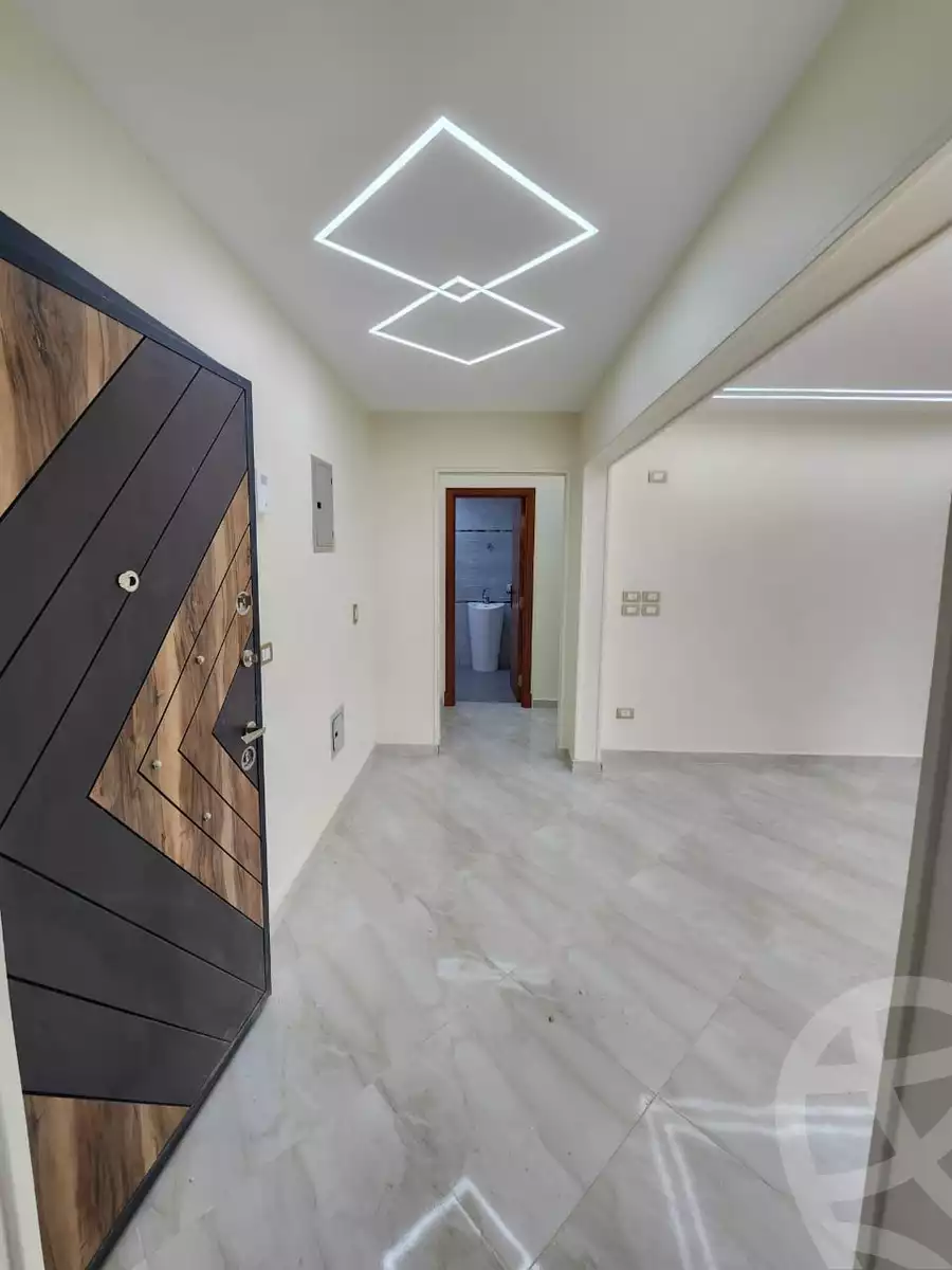 https://aqarmap.com.eg/ar/listing/6271476-for-sale-cairo-el-sheikh-zayed-city-compounds-el-khamayel