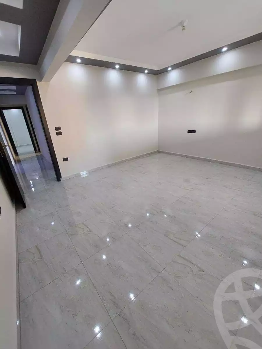 https://aqarmap.com.eg/ar/listing/6299346-for-sale-cairo-helwan-helwan-el-sharkeya-mostafa-safwat-st