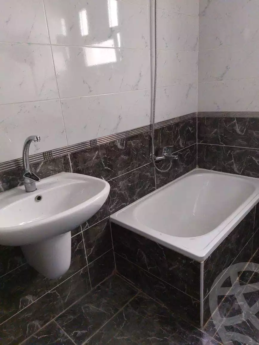 https://aqarmap.com.eg/ar/listing/6299346-for-sale-cairo-helwan-helwan-el-sharkeya-mostafa-safwat-st