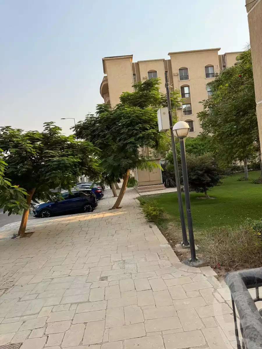 https://aqarmap.com.eg/en/listing/6302535-for-sale-cairo-new-cairo-lrhb-city-phase-1-taha-hussein-st