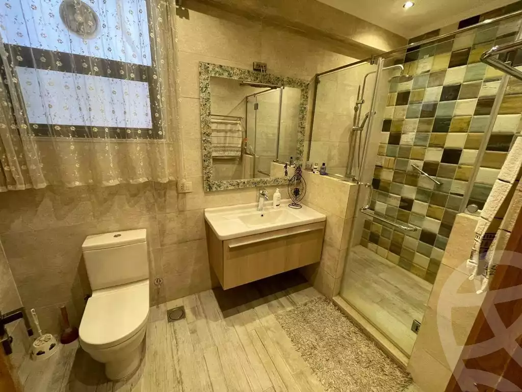 https://aqarmap.com.eg/en/listing/6314122-for-sale-cairo-el-sheikh-zayed-city-compounds-kmbwnd-wyst-twn-swdyk