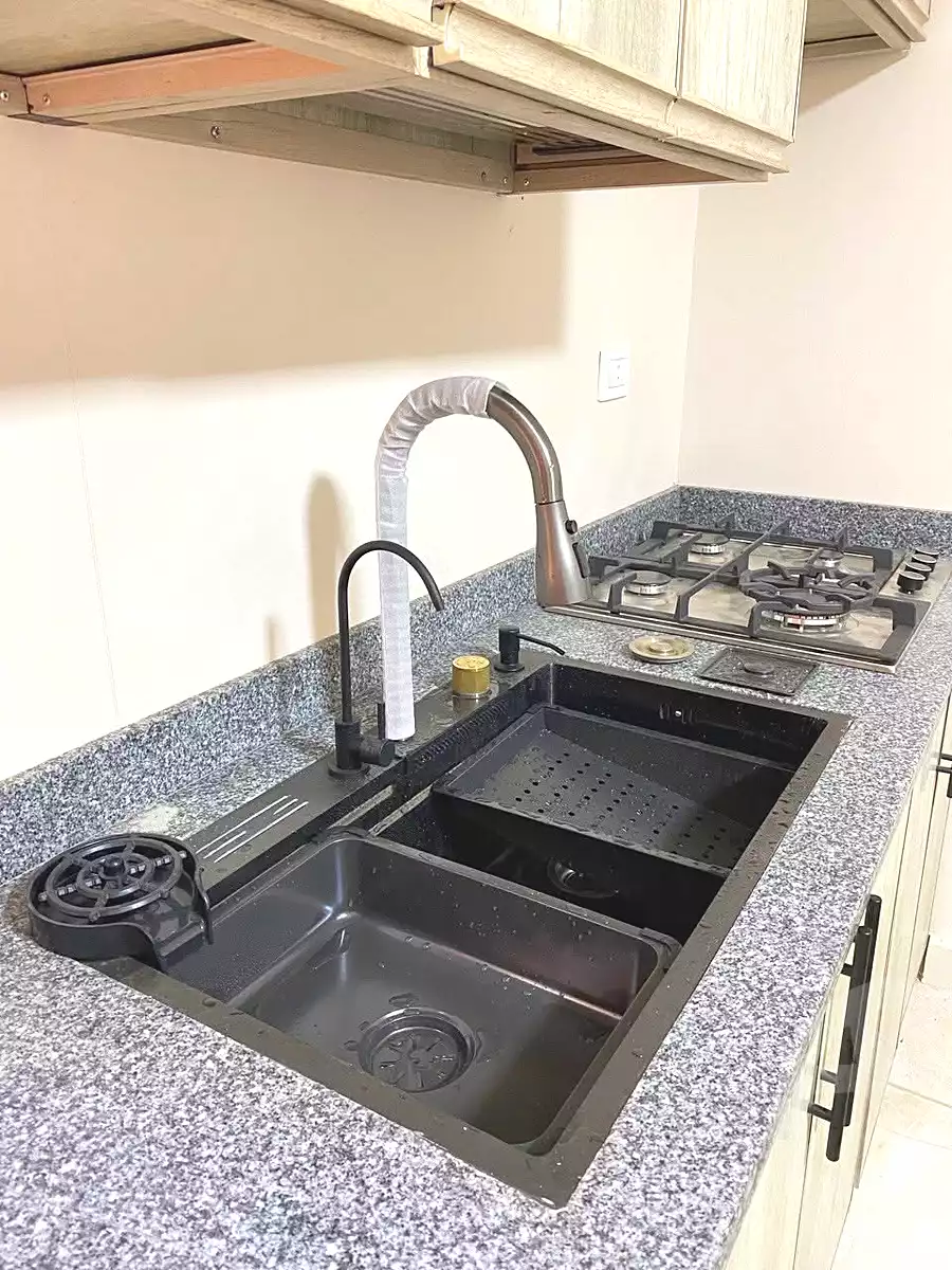 https://aqarmap.com.eg/ar/listing/6321976-for-rent-cairo-6th-of-october-el-ahyaa-neighborhood-2nd-divided-from-al-kafrawei-st